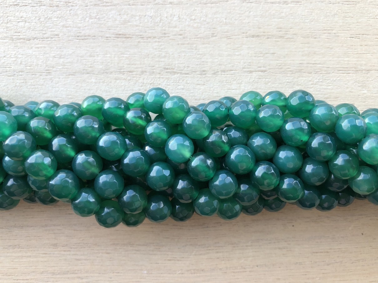 Grøn agat, facetslebet rund 8mm, hel streng