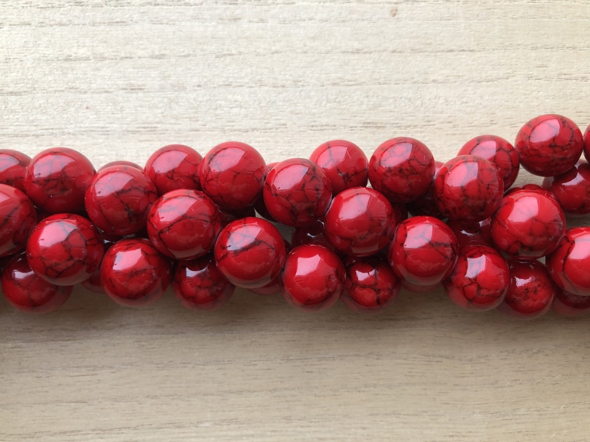 Rød syntetisk turkis, rund 14mm, hel streng