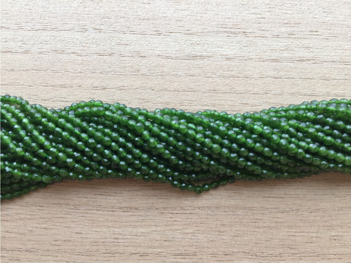 Taiwan jade, facetslebet rund 2mm, hel streng