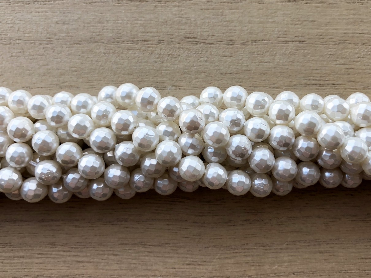 Hvid shell pearl, facetslebet rund 8mm, hel streng