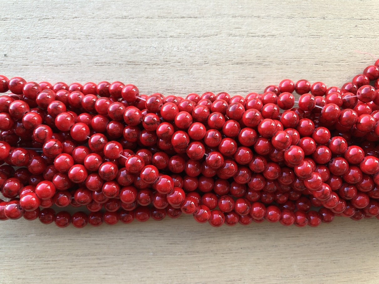 Rød syntetisk turkis, rund 6mm, hel streng