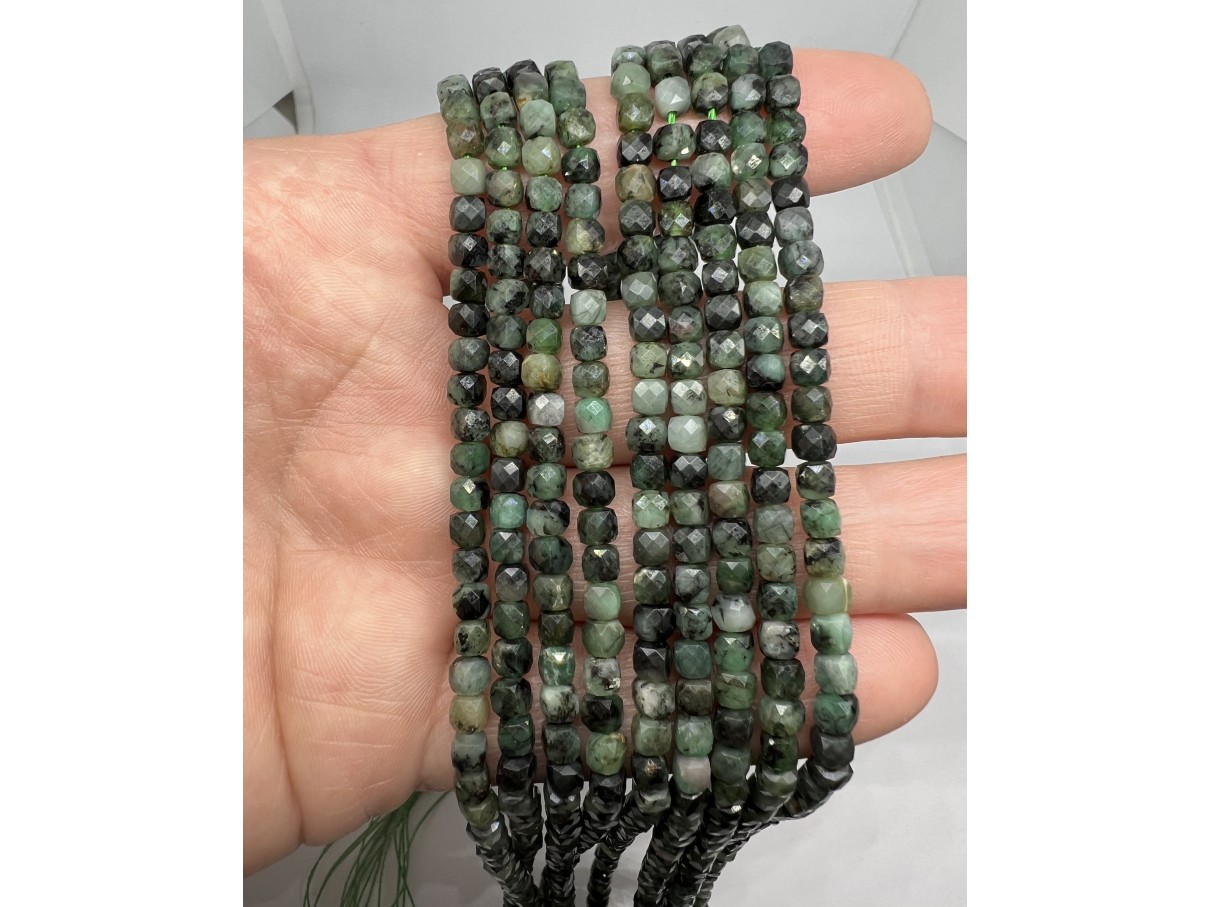firkantede smaragd perler