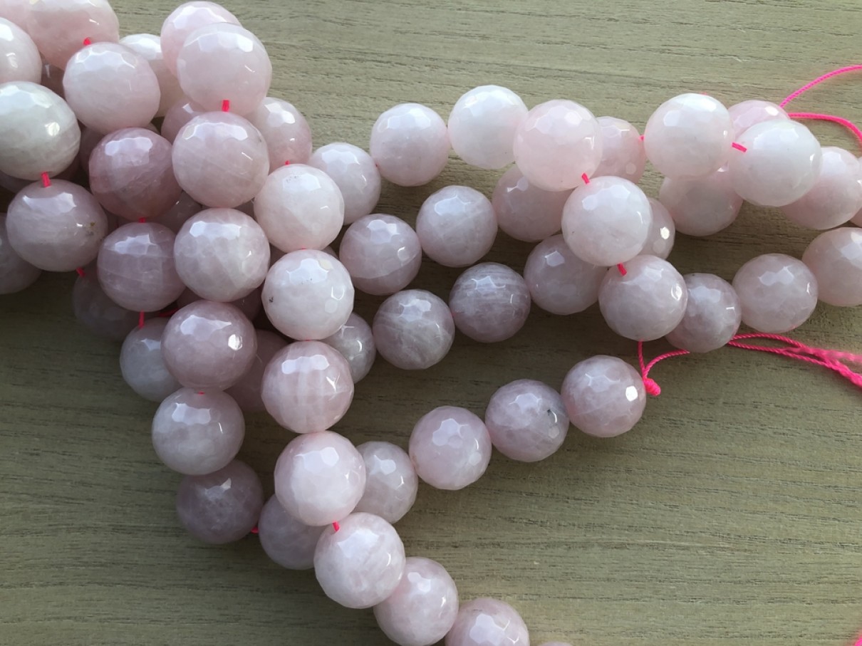 facetslebne rosa kvarts perler 18mm