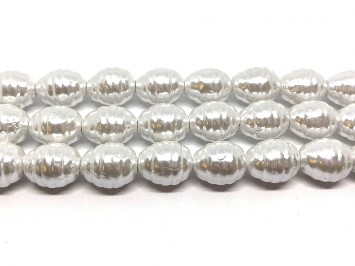 Hvid shell pearl, rillet dråbe 12x16mm, hel streng