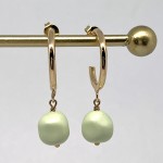 Guld creoler med pastel grønne Swarovski perler