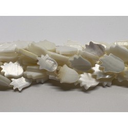 Hvid perlemor, blomst 15mm, hel streng