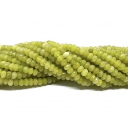 Lime grøn farvet jade, facetslebne rondeller 3x4mm, hel streng