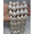 Hvid shell pearl, dråbe ca. 15x25mm, hel streng