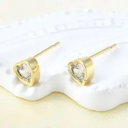 Hjerte øreringe med klare zirkoner, 18k guldbelagt, 1 par - Smykker