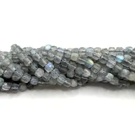 Labradorit, facetslebne terninger 4mm, hel streng - Labradorit